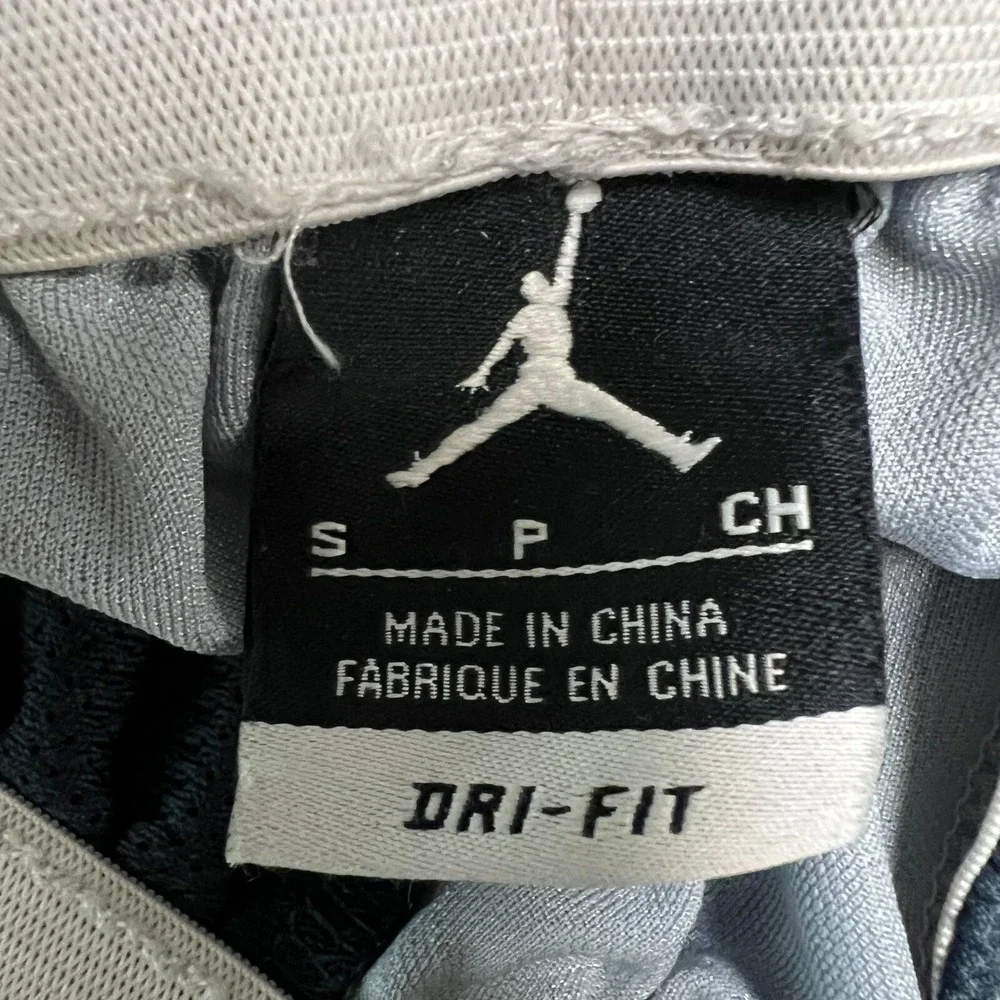 Nike Air Jordan Basketball Shorts Mens Small‎ Gray Black Dri Fit All Over Print